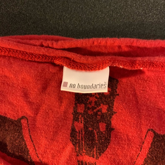 🦄Bundle 5/$10🦄
#1209 Retro tee (2small pinholes) - Picture 4 of 5